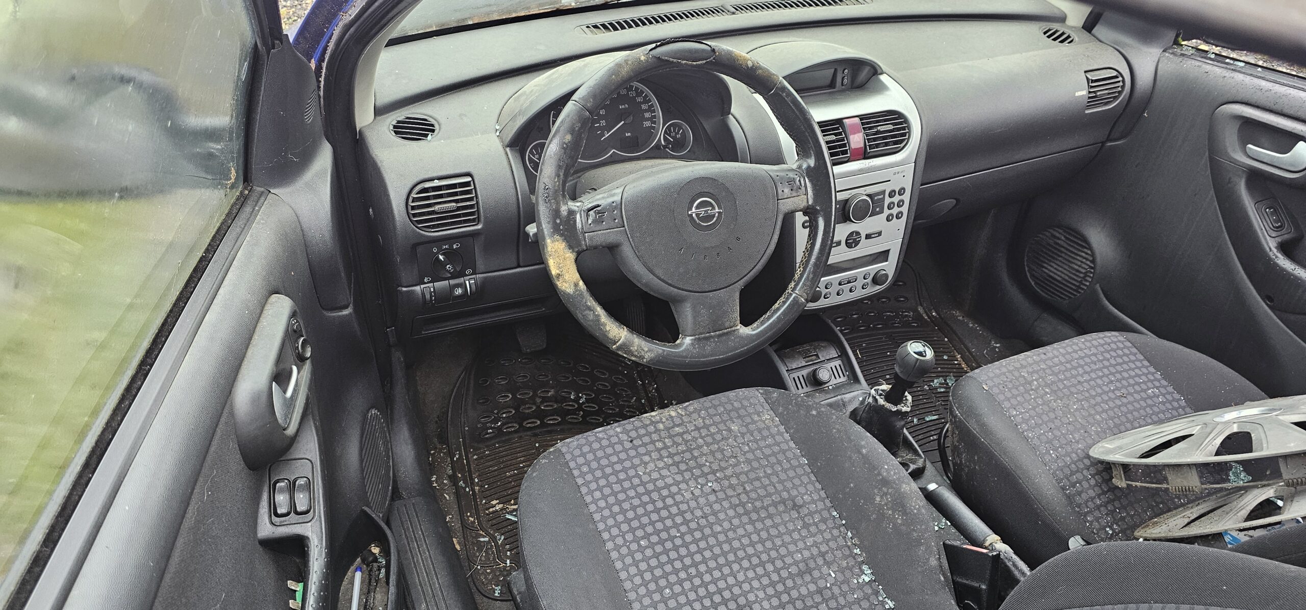 Dezmembrari / Dezmembrez Opel Corsa C 1.3 Cdti albastru 2 usi - imagine 7