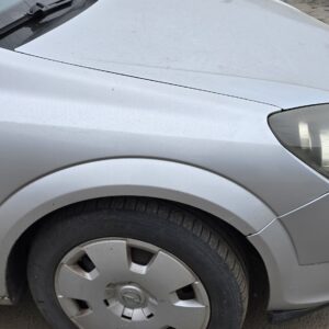 Aripa dreapta fata Opel Astra H cod culoare Z157